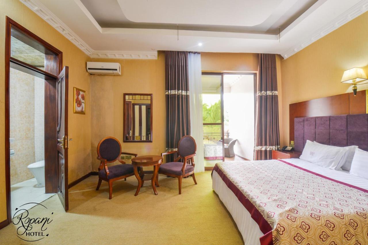 Ropani Hotel Kitende المظهر الخارجي الصورة