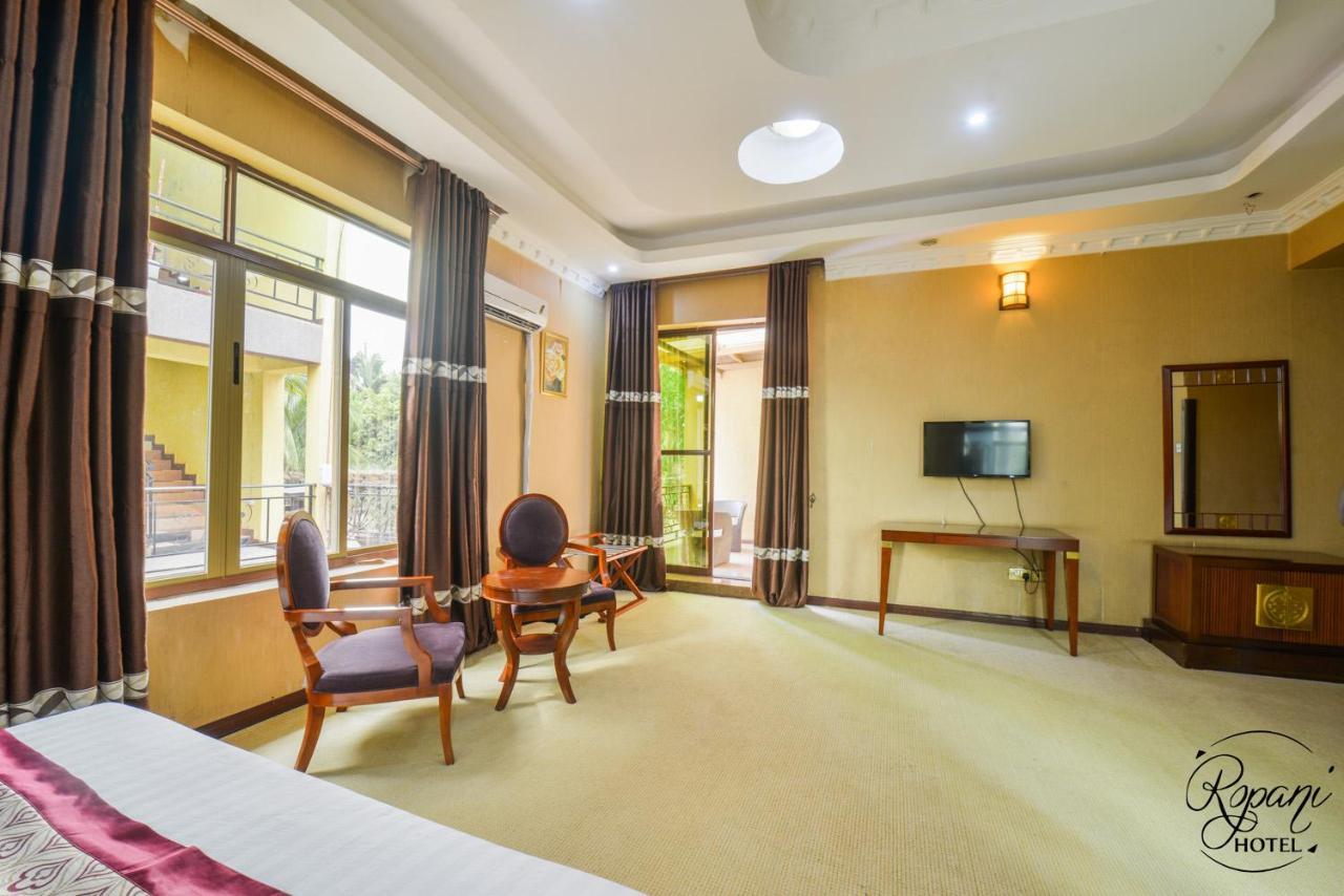 Ropani Hotel Kitende المظهر الخارجي الصورة