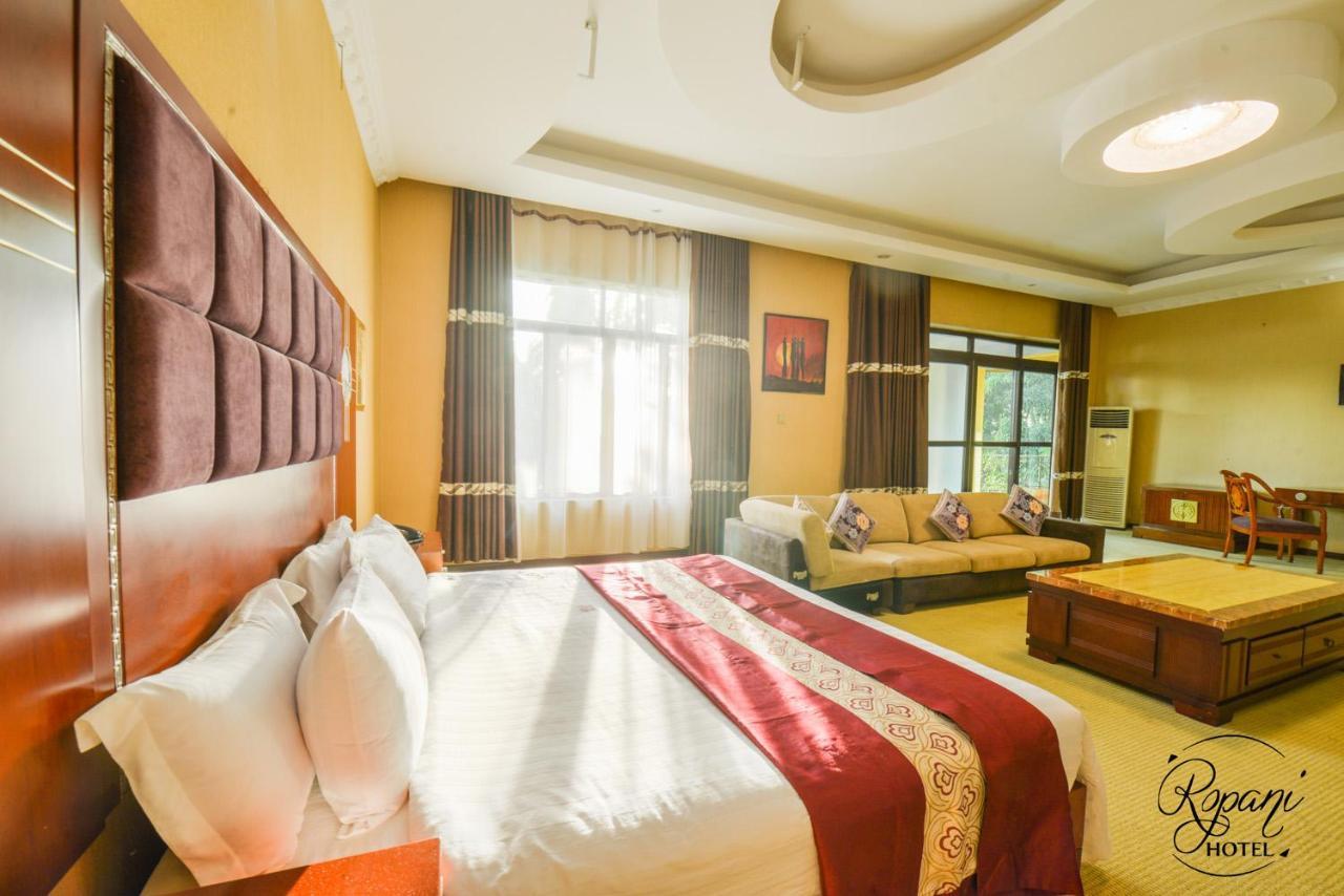 Ropani Hotel Kitende المظهر الخارجي الصورة