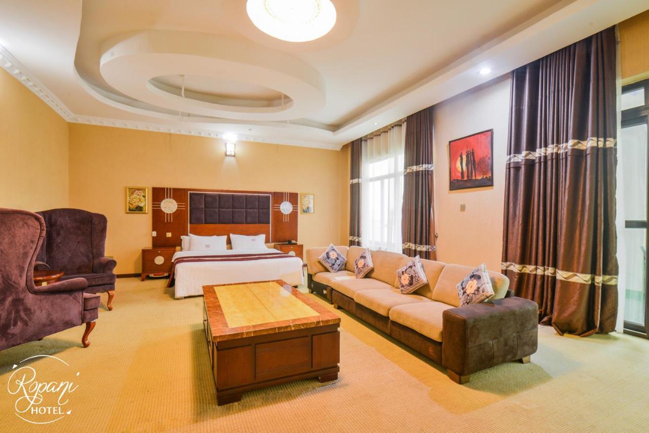 Ropani Hotel Kitende المظهر الخارجي الصورة