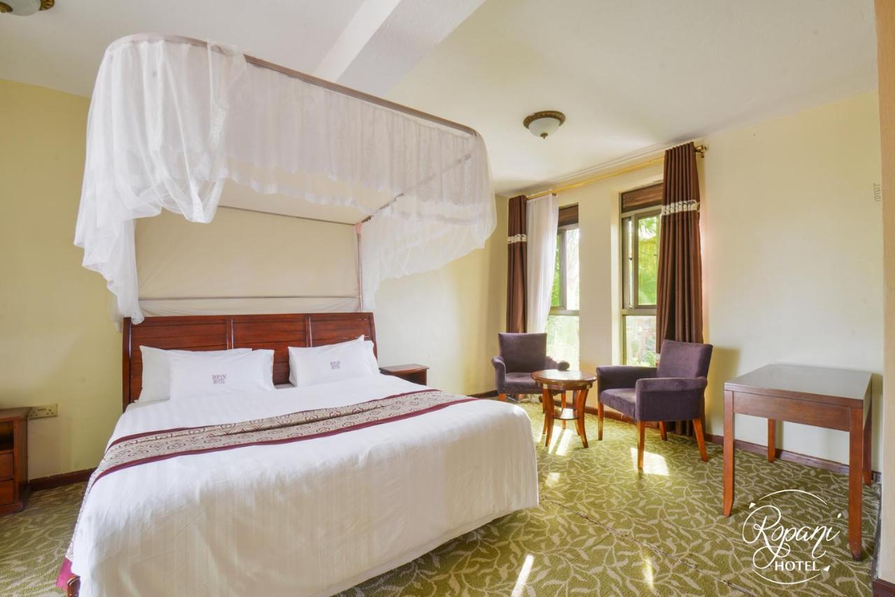 Ropani Hotel Kitende المظهر الخارجي الصورة