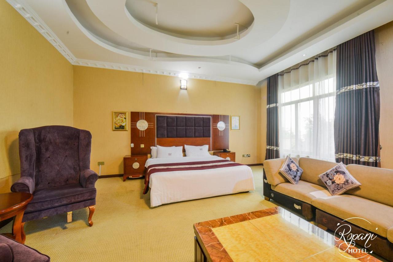 Ropani Hotel Kitende المظهر الخارجي الصورة