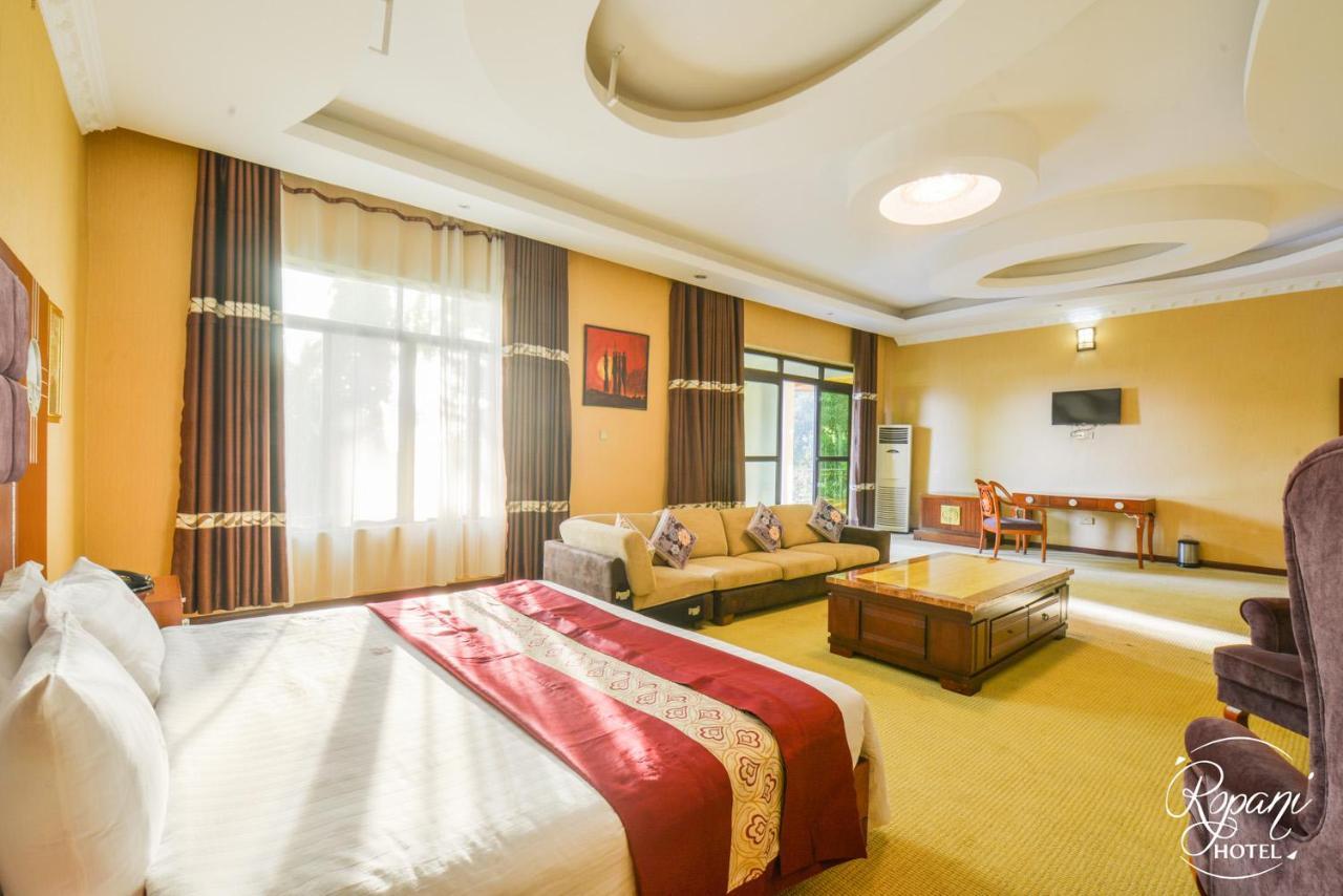 Ropani Hotel Kitende المظهر الخارجي الصورة