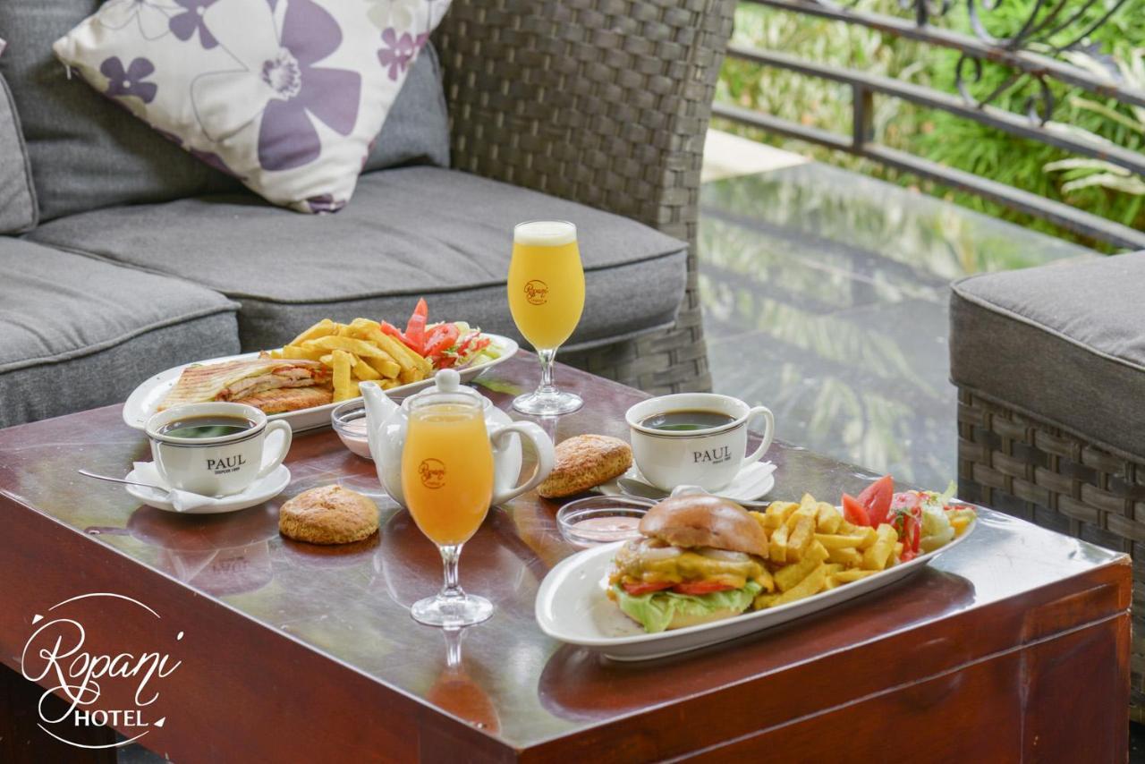 Ropani Hotel Kitende المظهر الخارجي الصورة