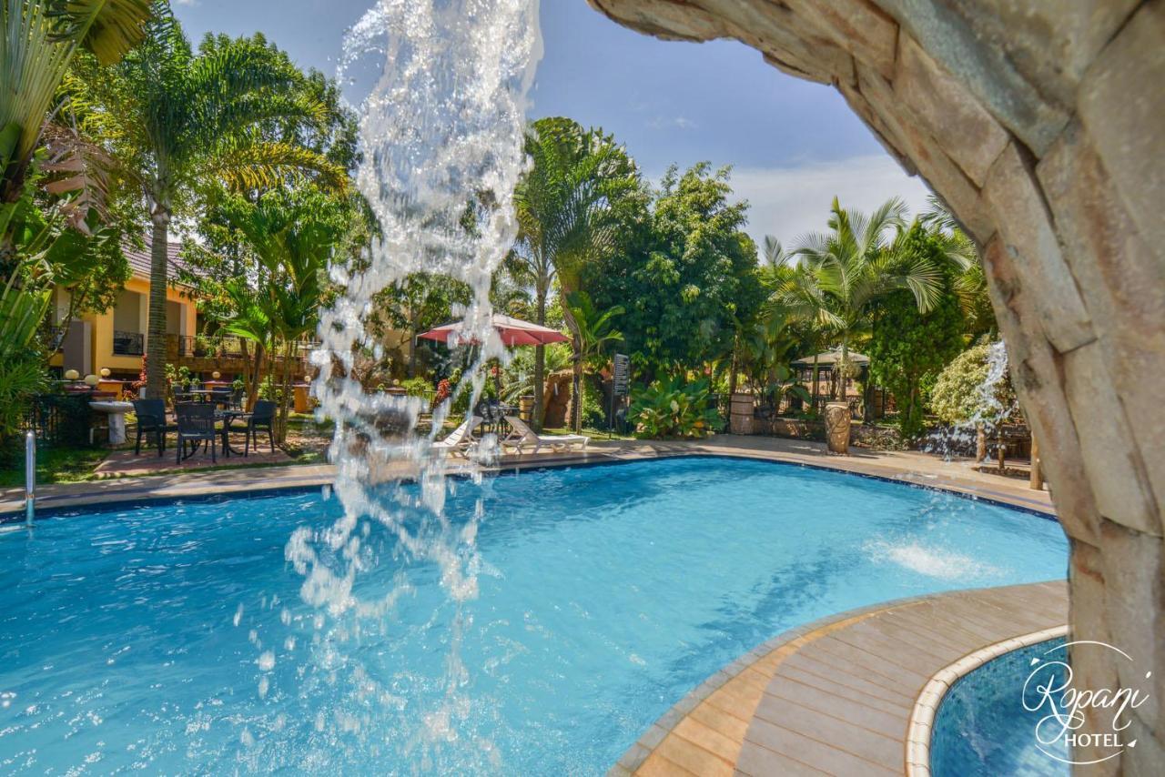 Ropani Hotel Kitende المظهر الخارجي الصورة