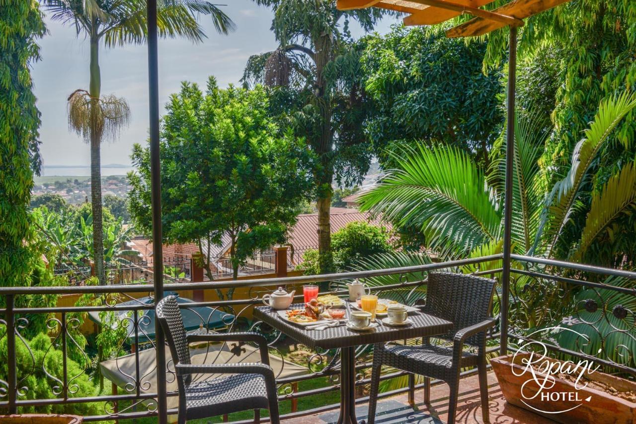 Ropani Hotel Kitende المظهر الخارجي الصورة