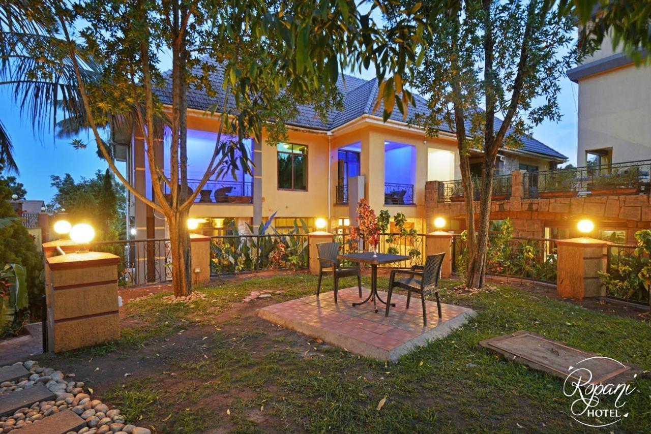 Ropani Hotel Kitende المظهر الخارجي الصورة