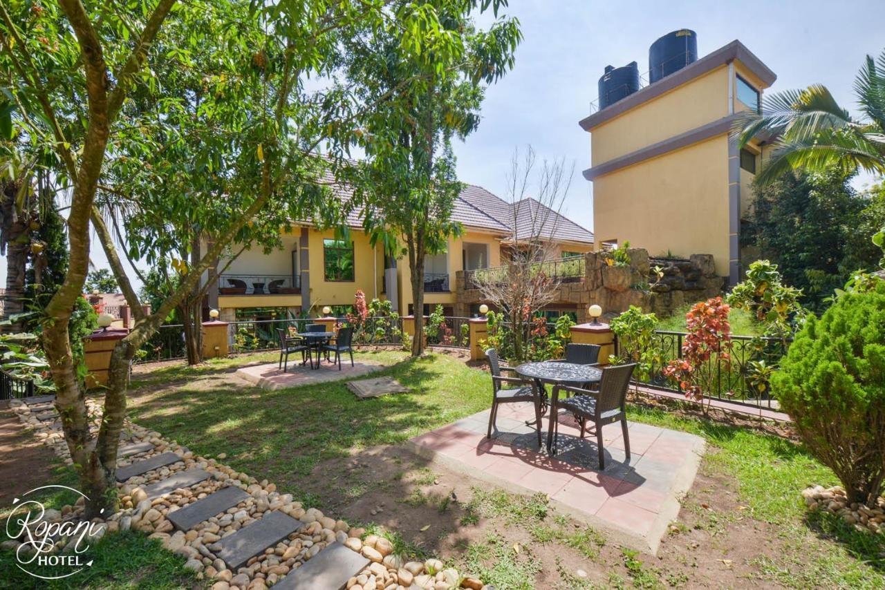 Ropani Hotel Kitende المظهر الخارجي الصورة