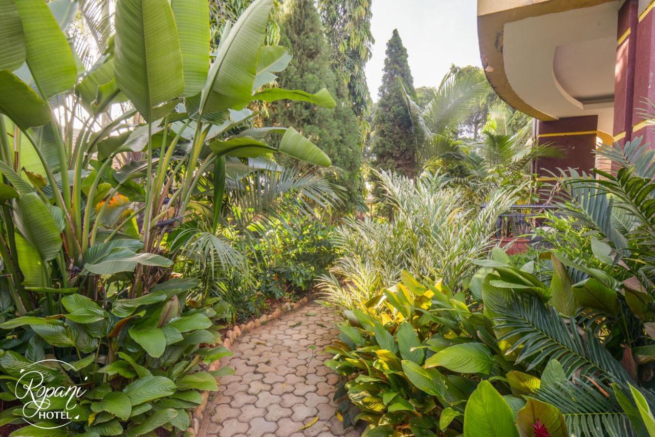 Ropani Hotel Kitende المظهر الخارجي الصورة