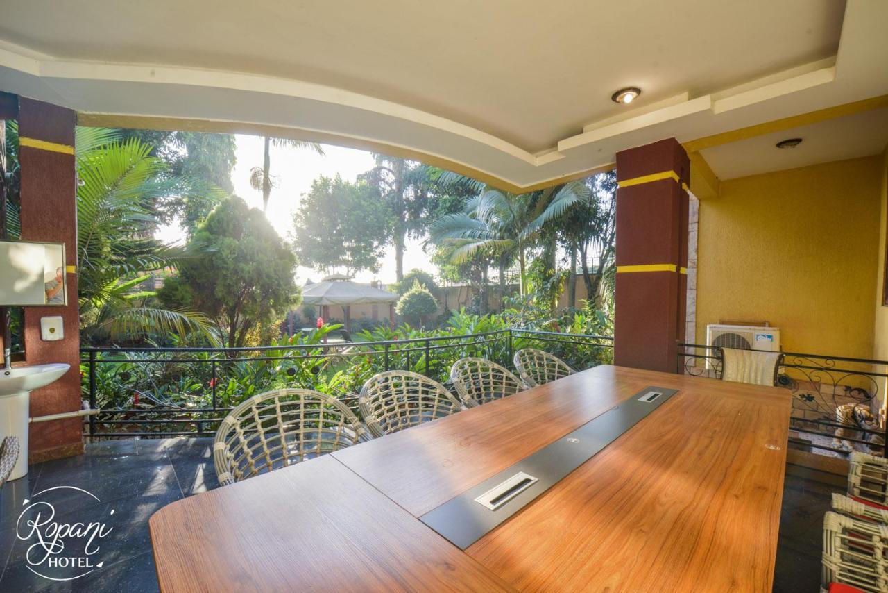 Ropani Hotel Kitende المظهر الخارجي الصورة