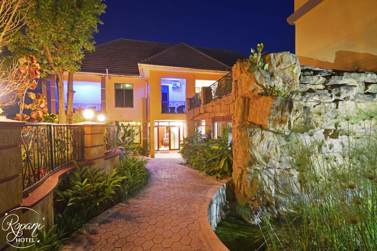Ropani Hotel Kitende المظهر الخارجي الصورة